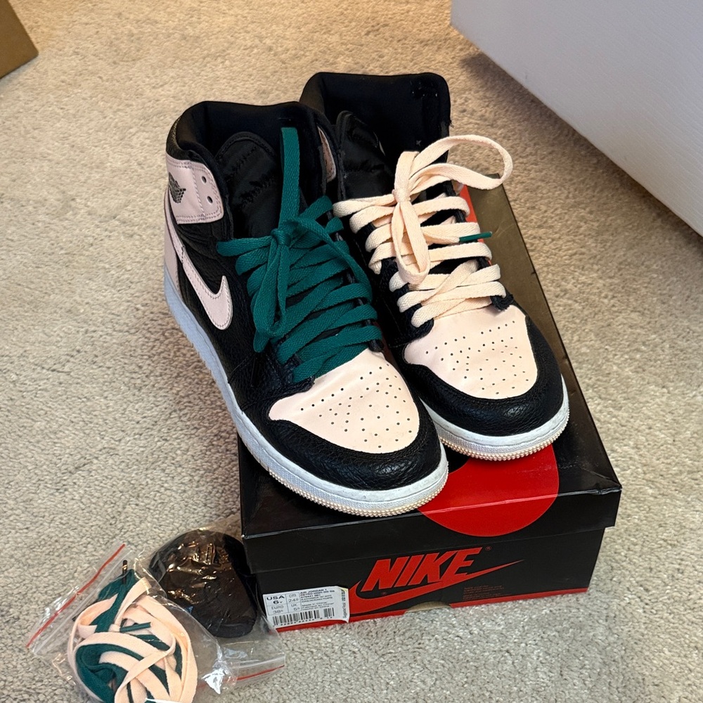 Air Jordan Retro 1 Black Crimson Tint